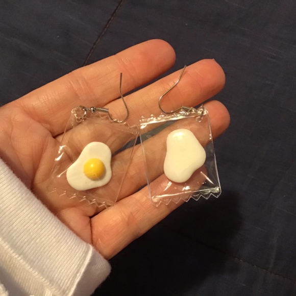 Eggs in a bag earrings NEW gift SUPER CUTE! VSCO - Picture 3 of 5